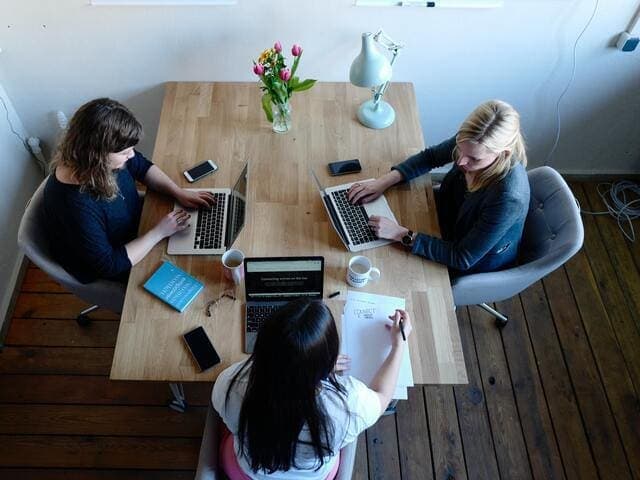 Qu'est-ce qu'on étudie en école de commerce ?