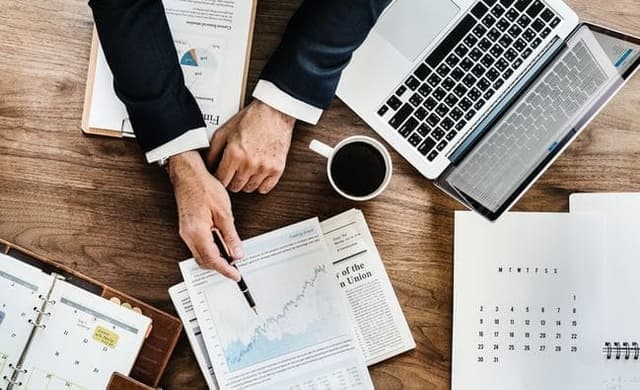 Comment expliquer l'instabilité de la croissance ? Théories d'économistes