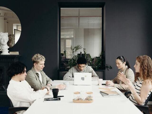 Exemples de sujets et de problématiques pour un mémoire RH sur la fidélisation des salariés