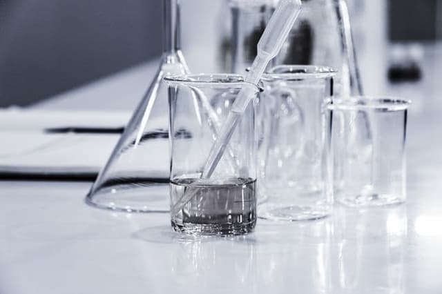 Analyse PESTEL, exemple avec Pfizer 