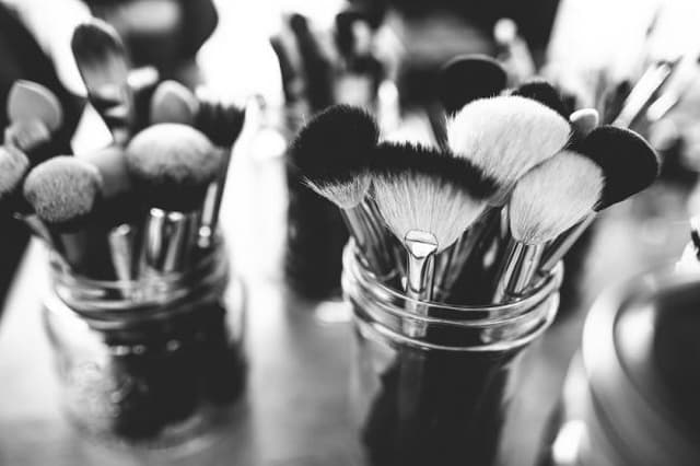 Étude PESTEL du marché des cosmétiques : facteurs environnementaux