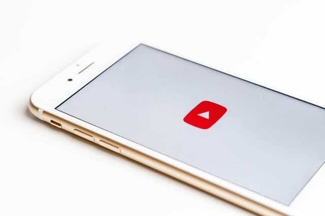 Analyse PESTEL exemple concret avec YouTube