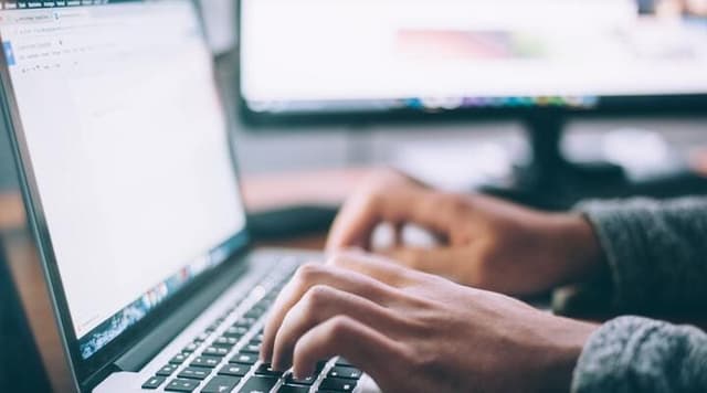 Exemples de sujets et de problématiques pour un mémoire DEASS (Diplôme D'Etat d'Assistant.e de service social)