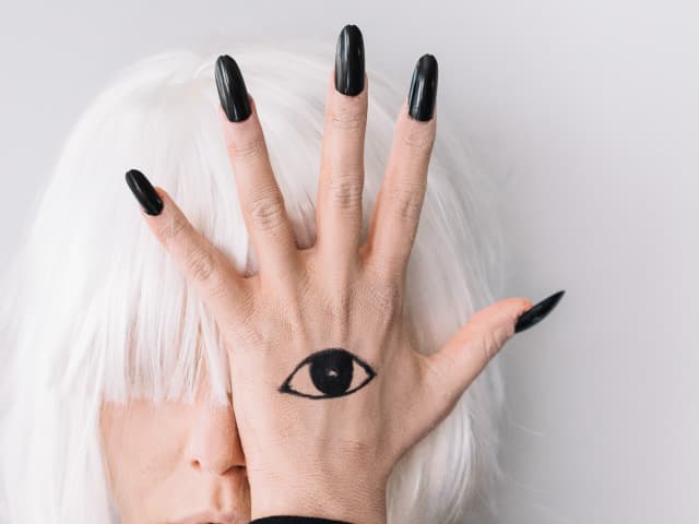 Stratégie de community management d'une entreprise de pose d'ongles