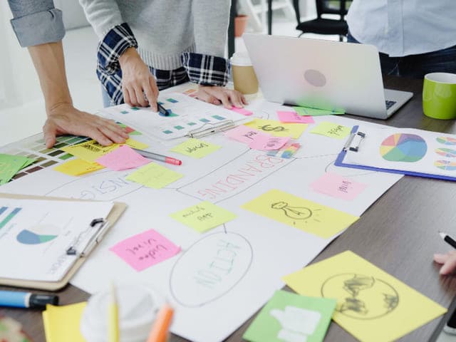 Comment faire un media planning ? Définition, méthode et exemple concret